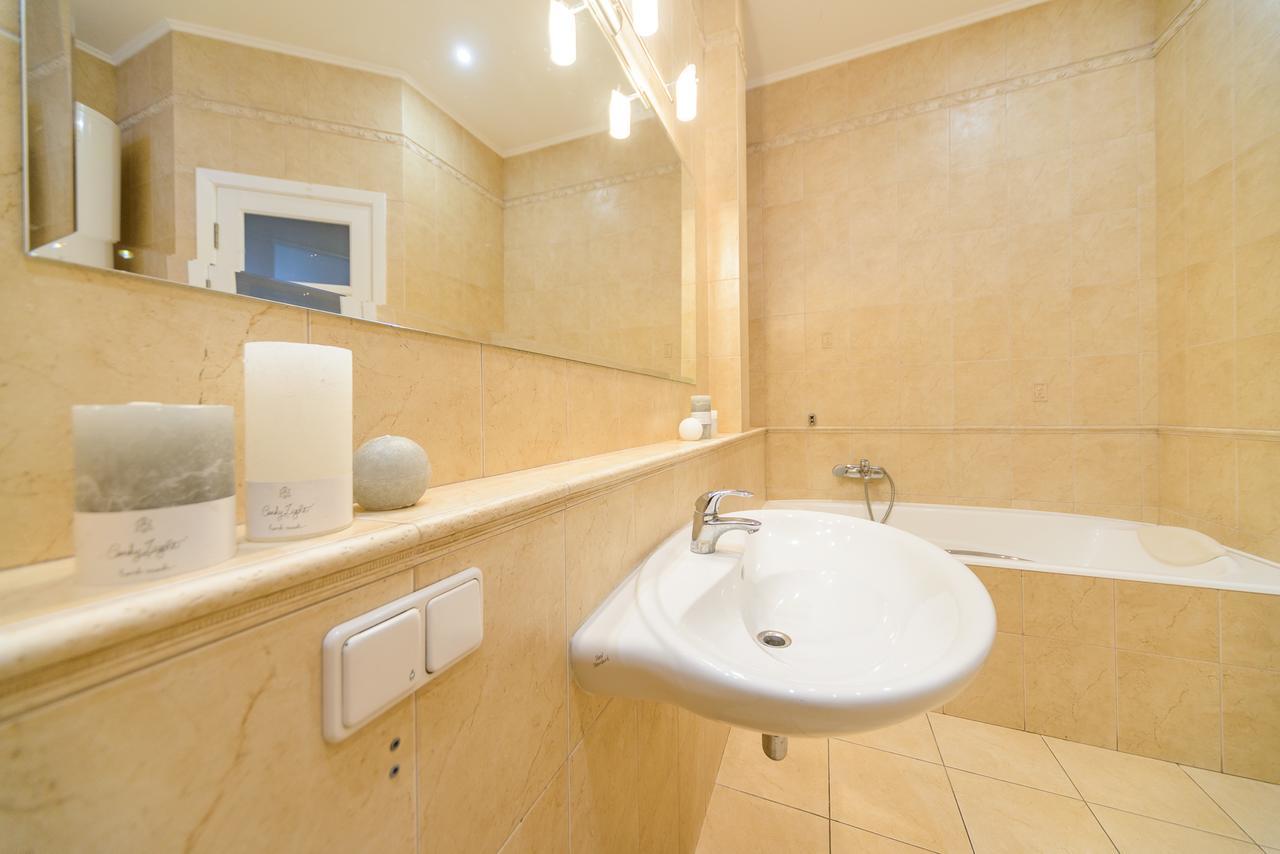 Apartments On Khreschatyk 27 Kiev Ngoại thất bức ảnh